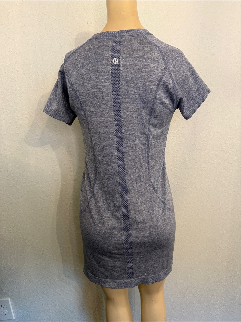 lululemon athletica sparkly swiftly shirt size 8